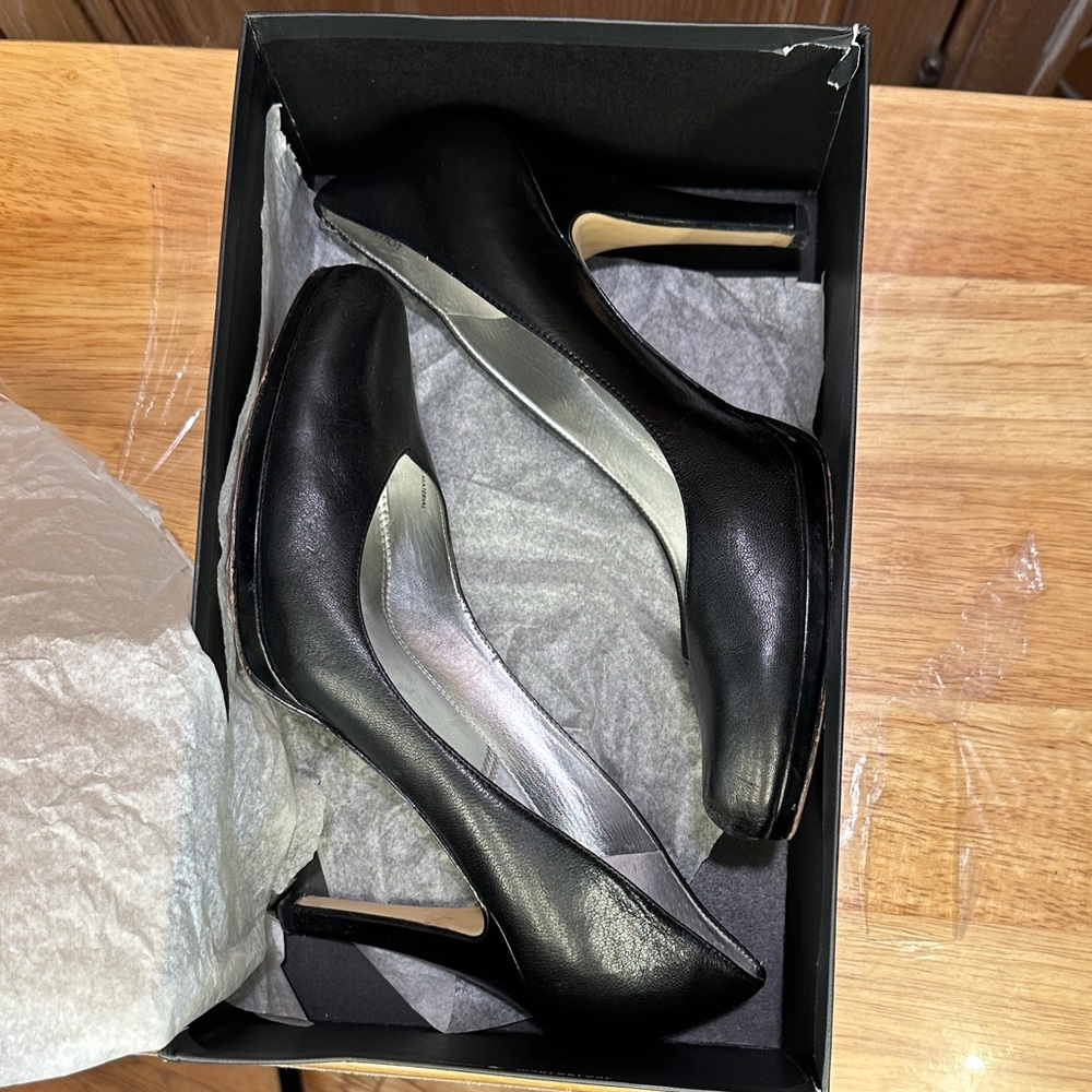 Tahari Elegant Black Heels